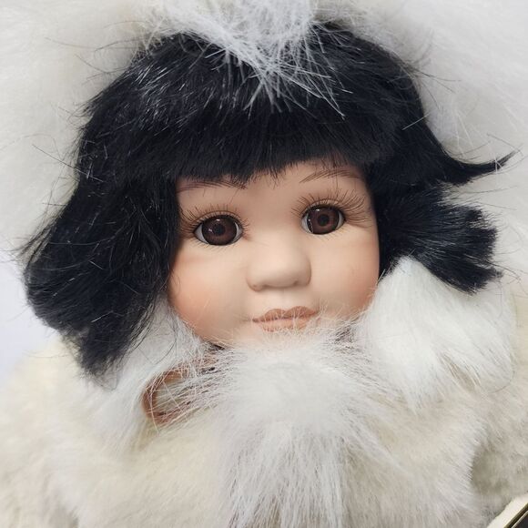 Vintage Artic Kids Alaskan Eskimo Sitting Porcelain Doll With Drum 10" - Picture 2 of 10